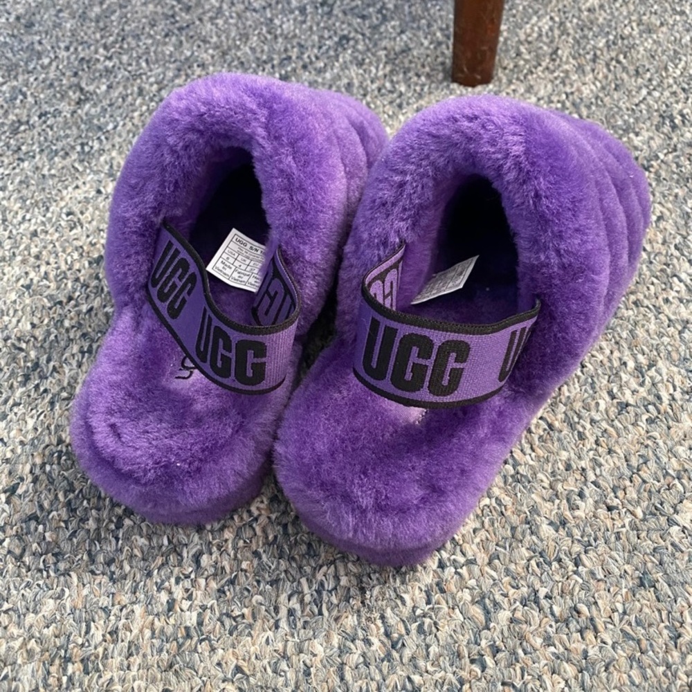 NEVER USED UGG fluff yeah slippers💜